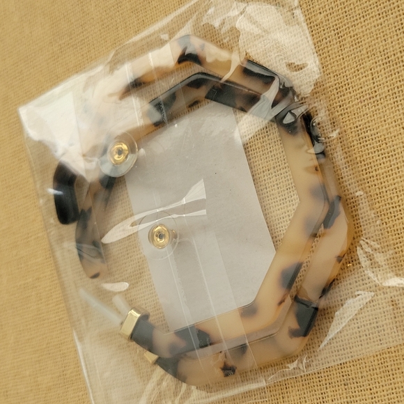 Tortoise Shell Octagon Hoop Earrings - Picture 4 of 5